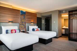 Отель Sky Loft Hotel Kyiv by Rixwell Киев Улучшенный двухместный номер Sky с 2 отдельными кроватями и видом на город-4
